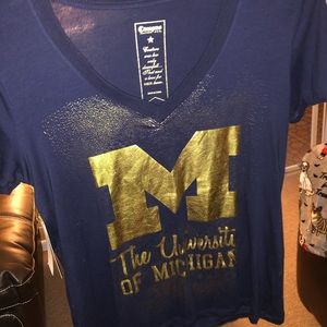 💙💛U of M women’s graphic T-shirt💛💙